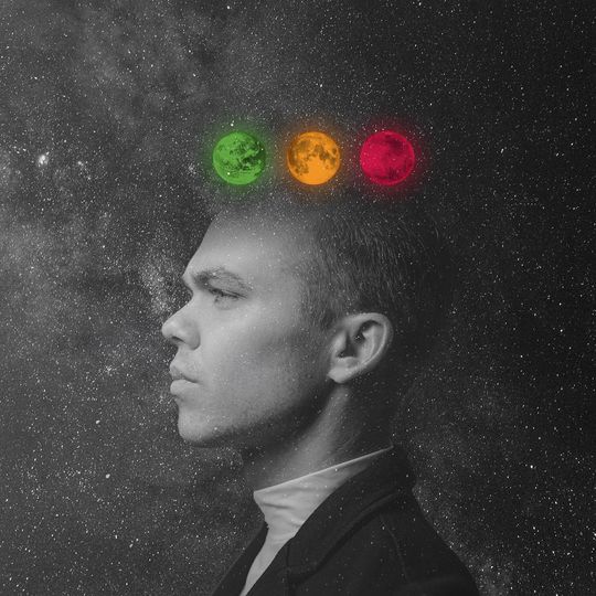 Mental Moment logomark illustrated as the portrait of a man in space, with the ellipsis portion over his head comprised of Earth, its moon, and Mars